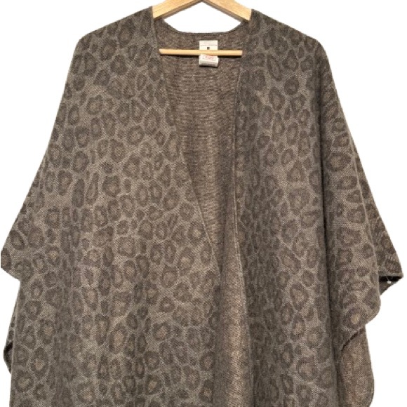 Woolrich Gray,Tan and Brown Animal print Poncho - Picture 2 of 5